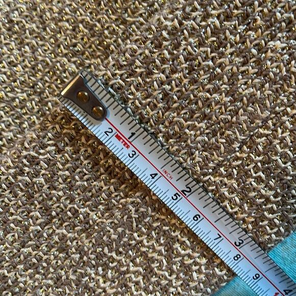 Beige and gold paper straw handbag magnetic closure inside EUC woven straw 12x6” - Picture 10 of 10